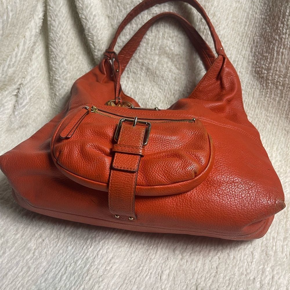 Michael Kors Leather Orange Austin Large shoulder Bag gold tone hardwares. - Picture 7 of 16
